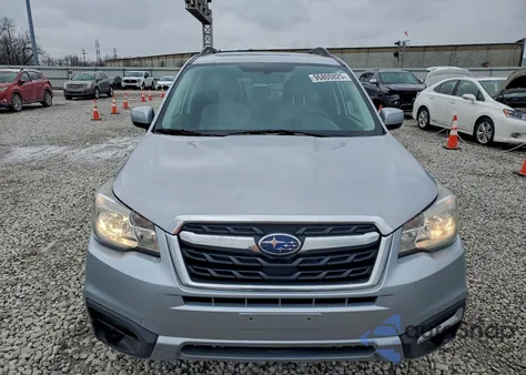 2017 Subaru Forester 2.5I Premium z USA, uszkodzony, nr VIN JF2SJAEC8HH474159